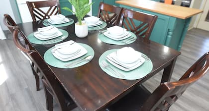 In Heart of Kingston Pool Home