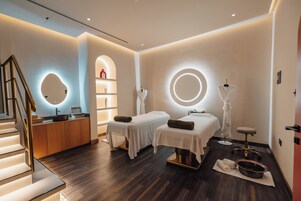 Sauna, hot tub, steam room, hot stone massages, deep-tissue massages
