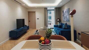 Caja de seguridad en la habitación y escritorio