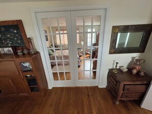 1 bedroom, iron/ironing board, WiFi, bed sheets - Eaglefest time! Plus stunning winter views of Croton River Gorge, a birder haven (Croton-on-Hudson)