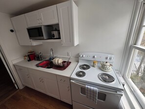 Private kitchen - Summer fun on the river. Swim, fish, kayak and bird watch at Croton River Gorge. (Croton-on-Hudson)
