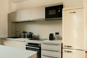 Micro-ondes, plaque de cuisson, lave-vaisselle