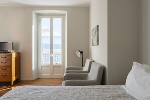 1 dormitorio, tabla de planchar con plancha, wifi y ropa de cama