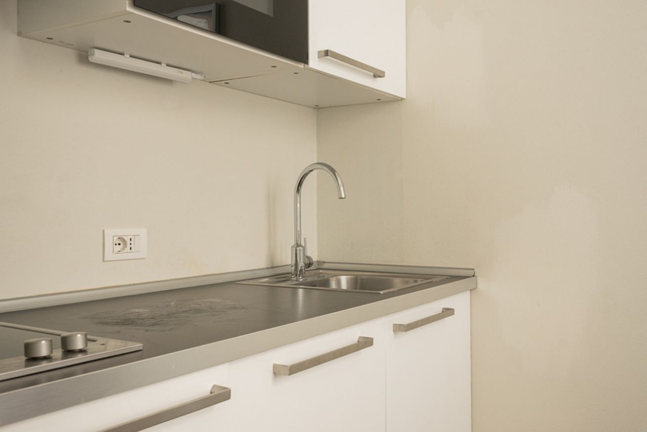 Kühlschrank, Mikrowelle, Herdplatte, Geschirrspüler