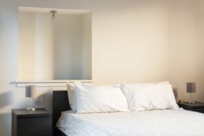 1 habitación, tabla de planchar con plancha, wifi y ropa de cama 