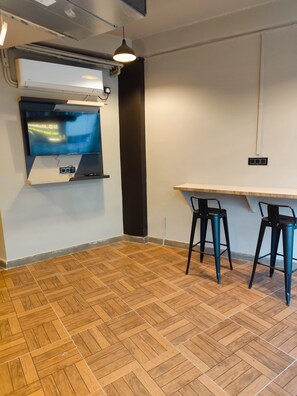 Comfort Cabin, Multiple Bedrooms, City View | Living area - C2 PODS (Varanasi)