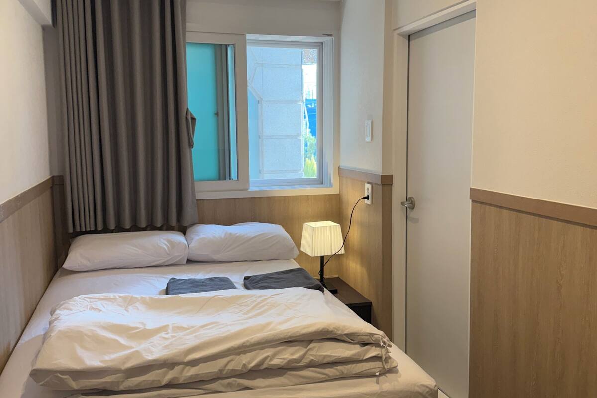 Basic Double Room (non-Korean nationals only) | 筆電工作空間、免費無線上網