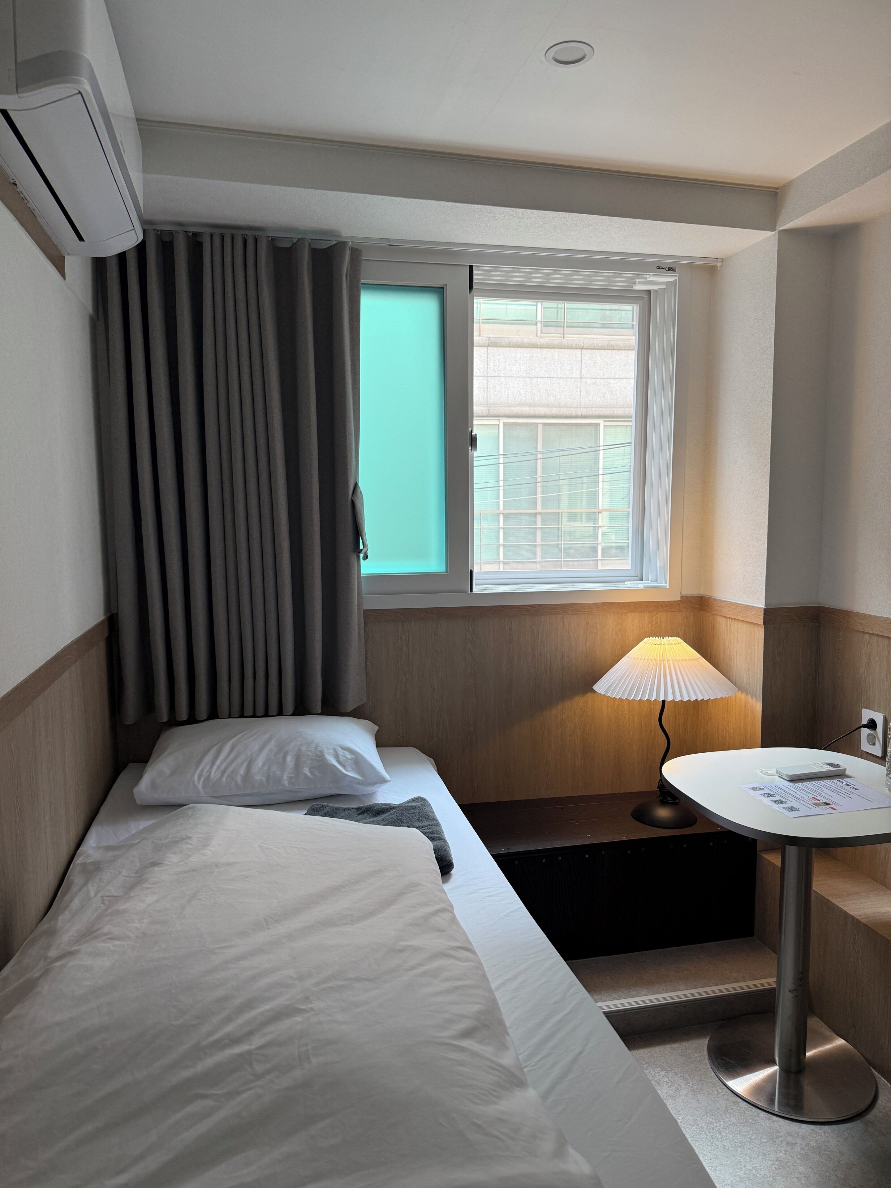 Basic Single Room (non-Korean nationals only) | 노트북 작업 공간, 무료 WiFi