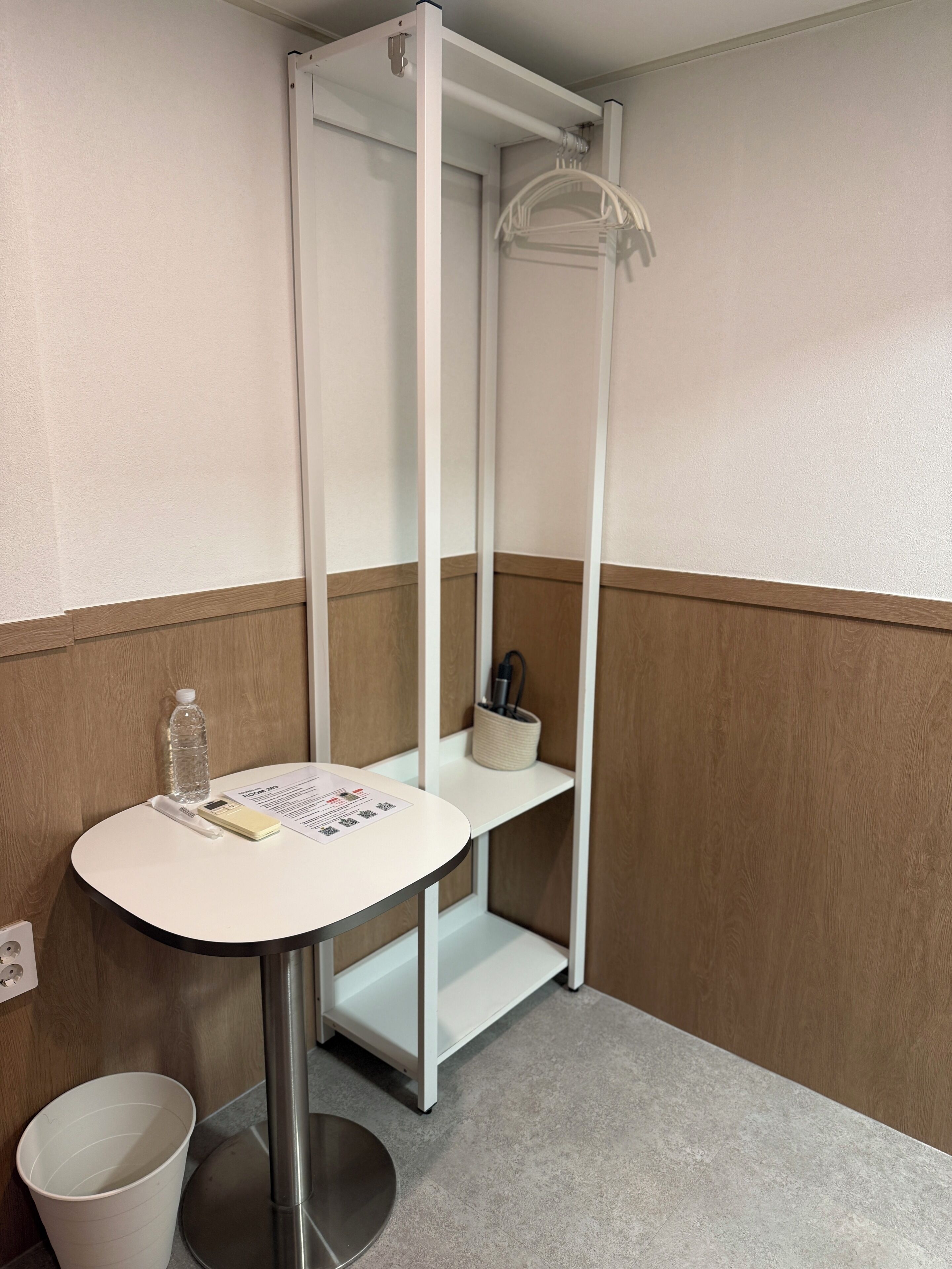 Basic Single Room (non-Korean nationals only) | 노트북 작업 공간, 무료 WiFi