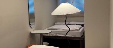 Basic Quadruple Room (non-Korean nationals only) | Laptop workspace, free WiFi