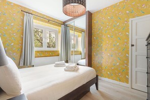 3 bedrooms, desk, iron/ironing board, Internet