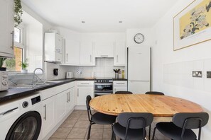 Fridge, microwave, oven, coffee/tea maker