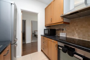 Geladeira, micro-ondas, fogão, lava-louças