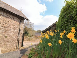 Property grounds - The Granary (Totnes)