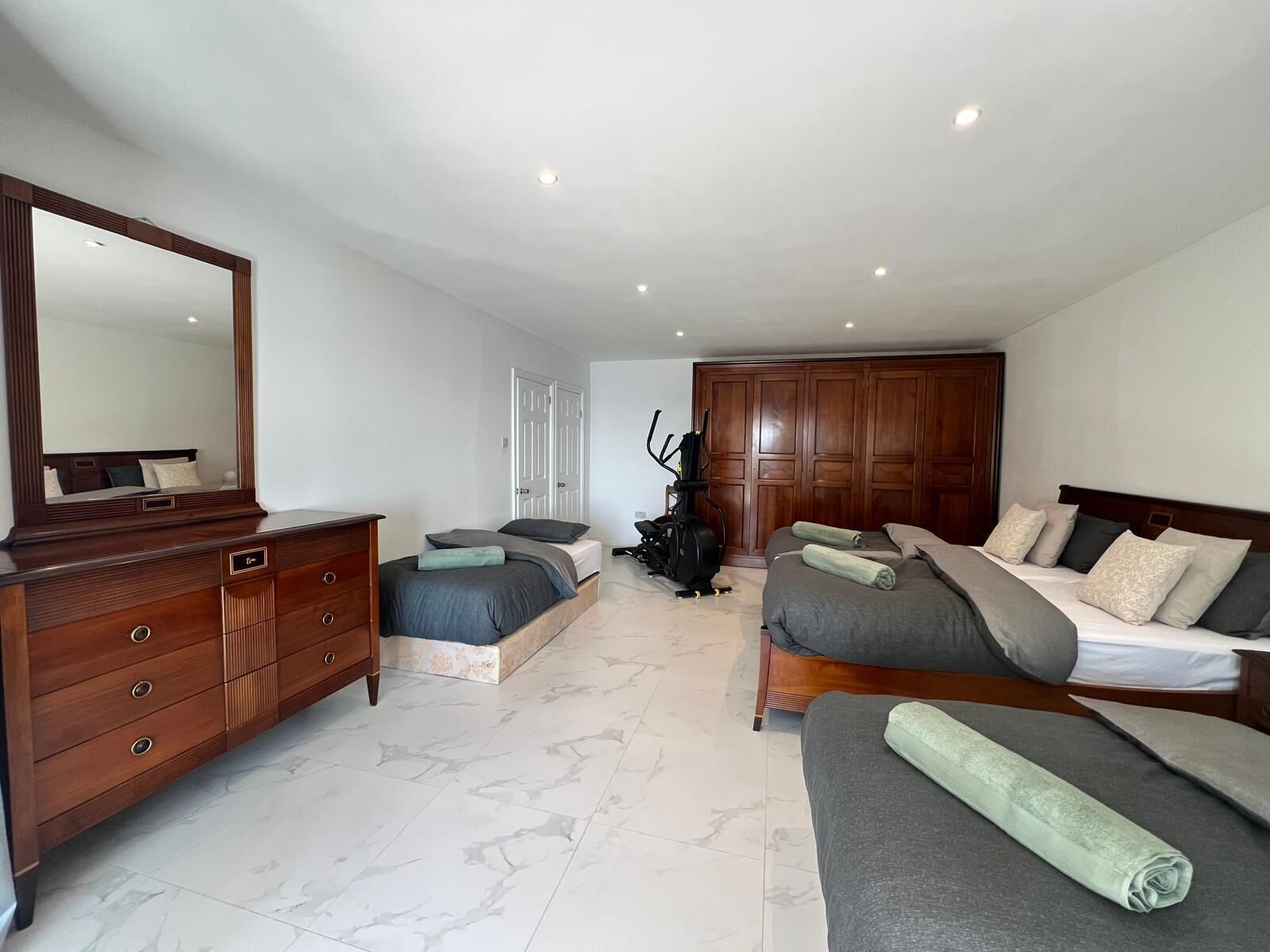 1 室のベッドルーム、アイロン / アイロン台、WiFi、ベッドシーツ