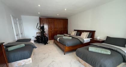 Seaview Apartment in Charming Onchan - Sleeps 4, Fast WiFi