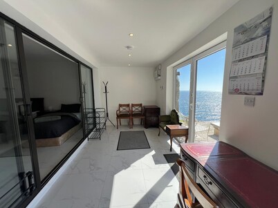 Seaview Apartment in Charming Onchan - Sleeps 4, Fast WiFi
