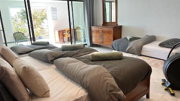 1 habitación, tabla de planchar con plancha, wifi y ropa de cama