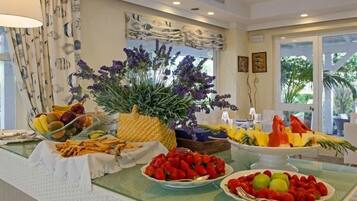 Free daily buffet breakfast