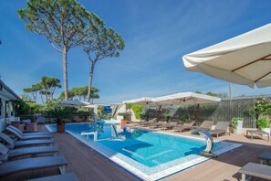 حمّام سباحة خارجي موسمي