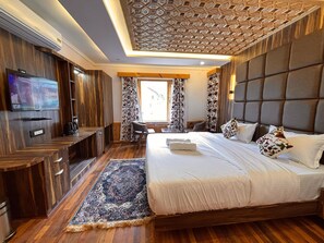 Caja de seguridad en la habitación y escritorio 