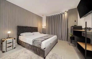 2 makuuhuonetta, työpöytä, silitysrauta/-lauta, ilmainen Wi-Fi