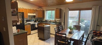 Perfect family house for EAA Air Venture in quiet neighborhood!