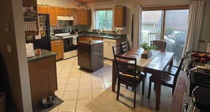 Perfect family house for EAA Air Venture in quiet neighborhood!