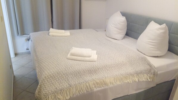 1 chambre, lit parapluie, Wi-Fi, draps fournis