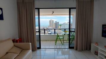 Apartamento standard | Área de estar | Smart TV 40 polegadas com canais digitais, Netflix