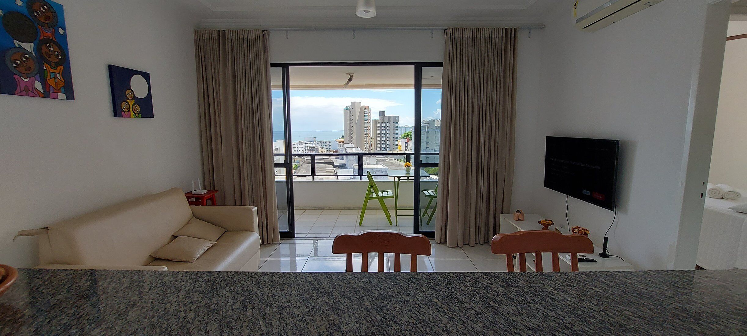 Apartamento standard | Área de estar | Smart TV 40 polegadas com canais digitais, Netflix