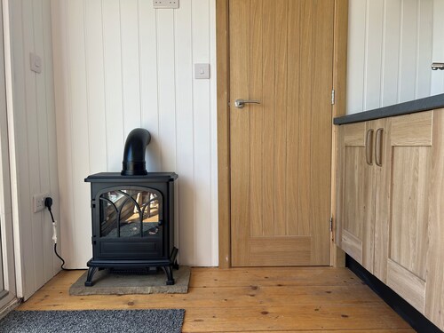 Cosy dog friendly shepherds hut near Durham