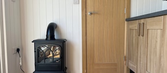 Cosy dog friendly shepherds hut near Durham