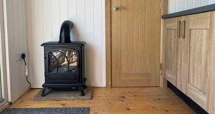 Cosy dog friendly shepherds hut near Durham