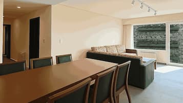 Leilighet – standard, 2 soverom, balkong | Spisestue