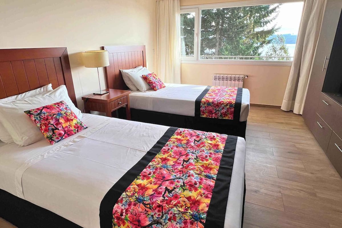 Superior Apartment, Balcony, Lake View | 1 bedroom, in-room safe, laptop workspace, free WiFi