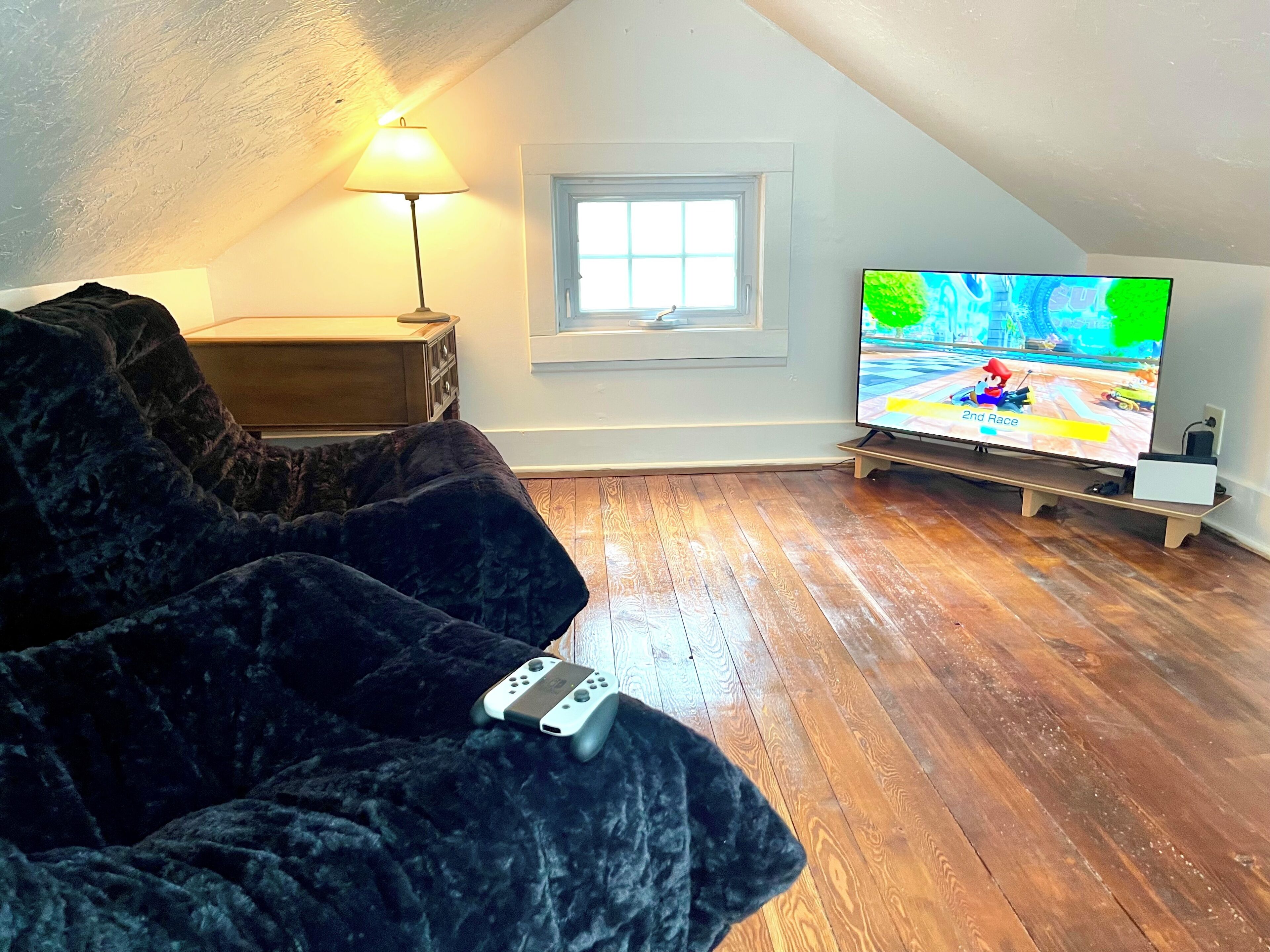 智能電視、電子遊戲、書籍