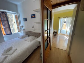 1 bedroom, travel cot, free WiFi, bed sheets