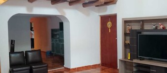 Fabulous 4-bedroom house with WiFi in Urubamba