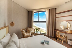 Familien-Vierbettzimmer, Strandblick | Allergikerbettwaren, Zimmersafe, Schreibtisch