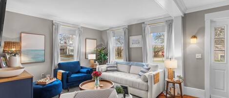 Een smart-tv en een open haard