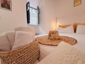 3 bedrooms, iron/ironing board, WiFi, bed sheets - Riad Dar el Hachmia, Medina's center, heated pool, A/C, hammam and plunge pool (Marrakech)