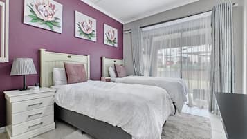 5 bedrooms, iron/ironing board, WiFi, bed sheets