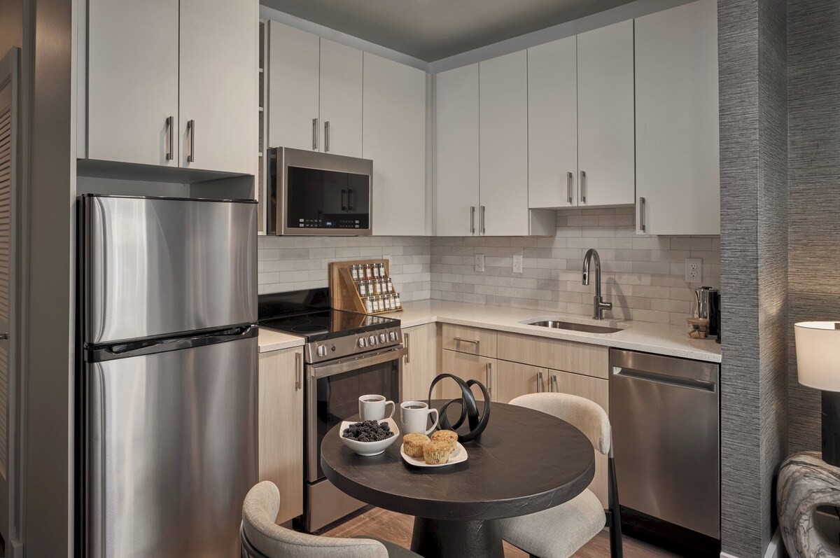 Photo 23 of Designer Luxury in Center City