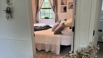 2 bedrooms, travel crib, WiFi, bed sheets