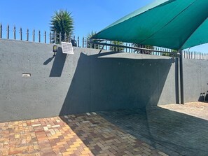 Property grounds - 1.5-bedroom apartment in charming Germiston with Wi-Fi (Germiston)