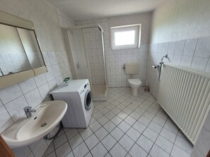 Suihku, pyyhkeet, vessapaperi