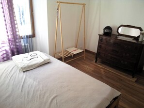 1 bedroom, WiFi, bed sheets
