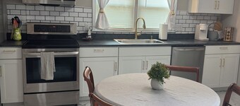 2 Bedroom Downtown Greeneville- Park Place