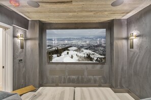 6 bedrooms, iron/ironing board, WiFi, bed sheets